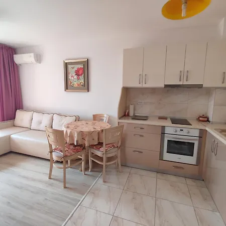 Apartment Dom-el Real Rodina 1 *