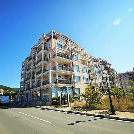 Apartment Dom-el Real Rodina 1 *